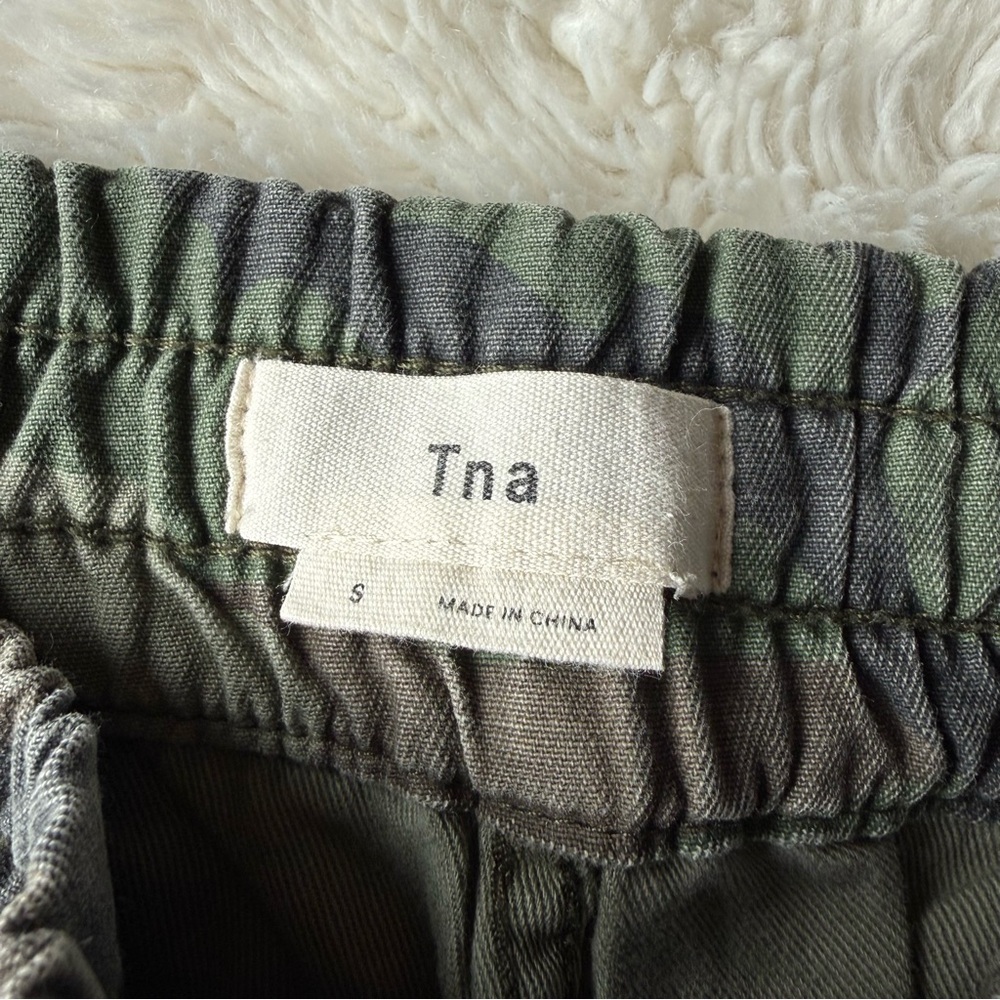 TNA Aritzia Woman Camo High Waist Cotton Jogger SMALL Grunge Utility Streetwear - Picture 4 of 9